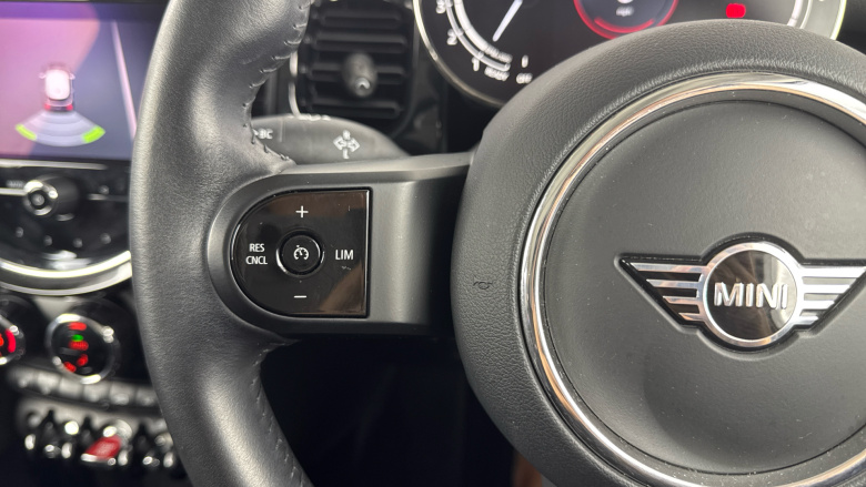 MINI Hatchback 1.5 Cooper Classic 3dr Auto [Comfort/Nav Pack] Petrol Hatchback